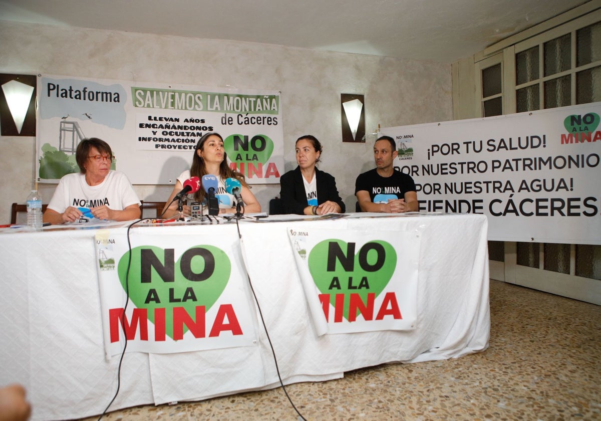 Rueda de prensa este lunes de la plataforma Salvemos la Montaña.