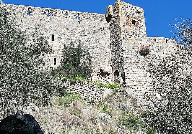 Los desprendimientos en lo muros del monumento son visibles