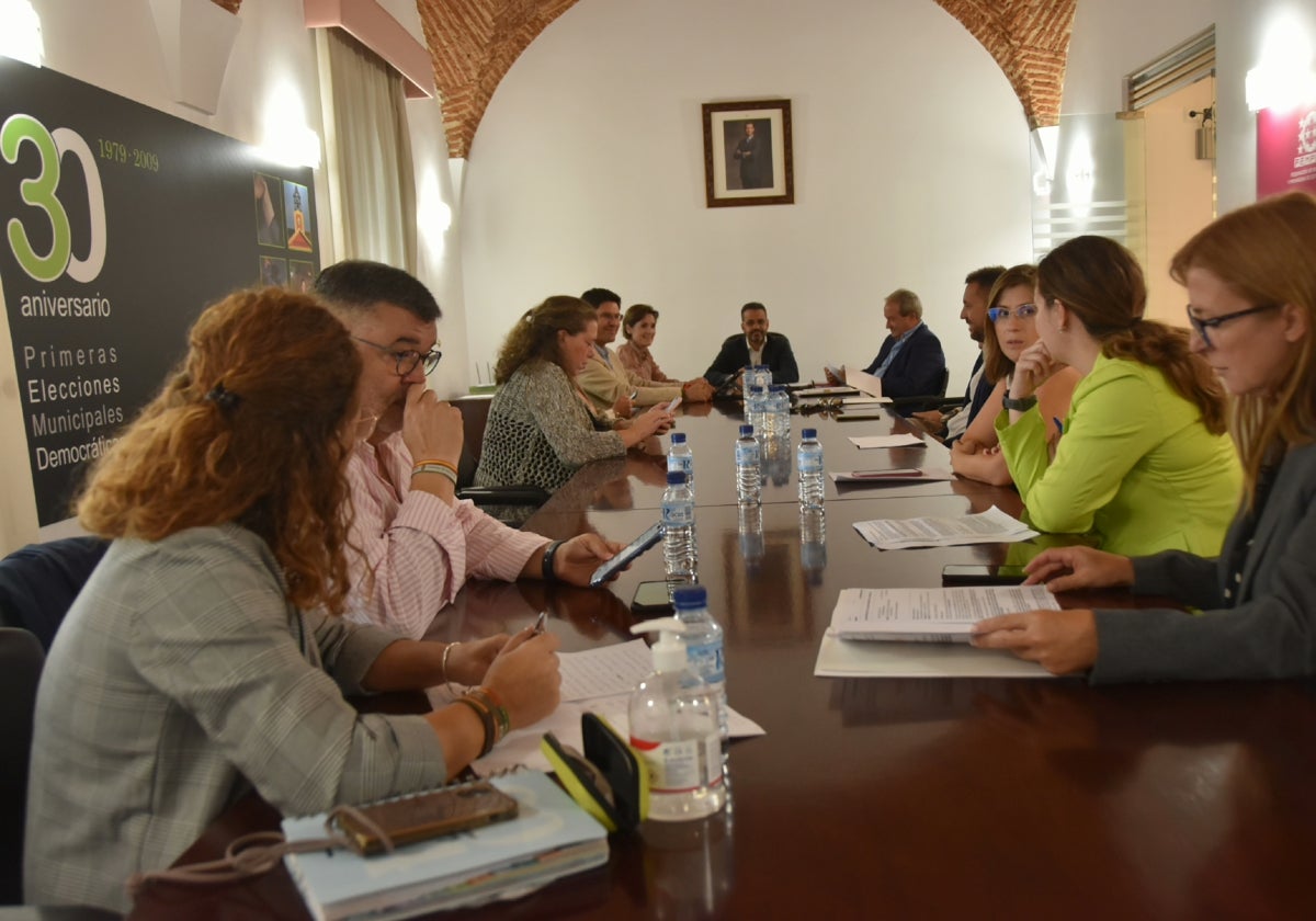 Reunión de la Comisión de Garantías que ha dado luz verde a la propuesta.