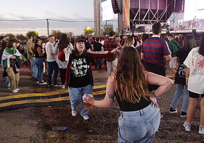 Público disfrutando de los conciertos en el Recinto Ferial.