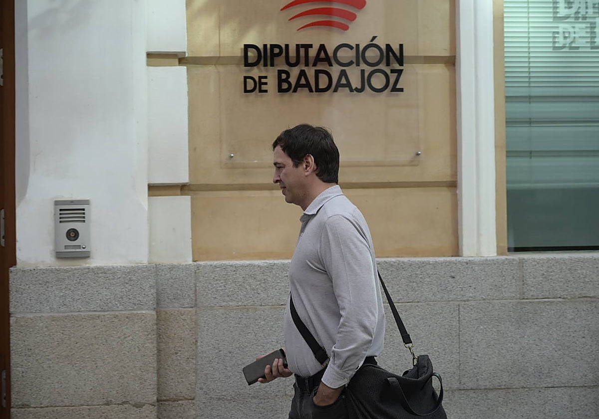 El músico David Azagra accede a la Diputación el 10 de julio, el día que la UCO requisó su cuenta de correo electrónico.