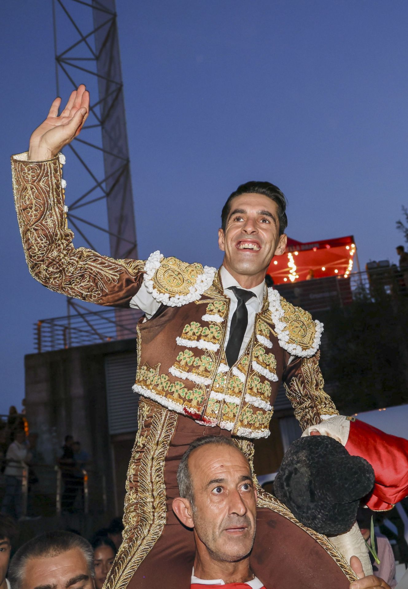 Alejandro Talavante abre la la Puerta del Príncipe de Sevilla