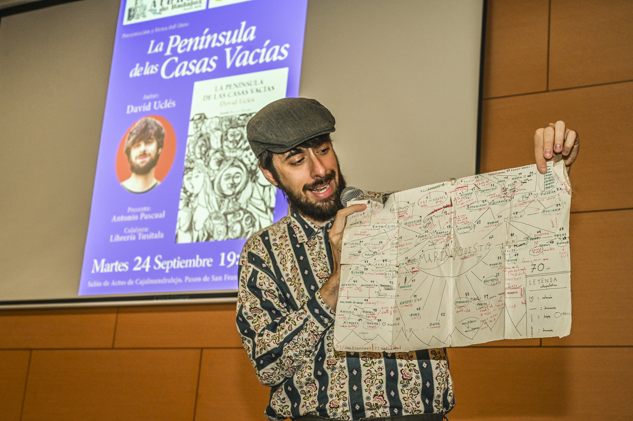 Imagen principal - La caída de la hoja llena las calles de arte