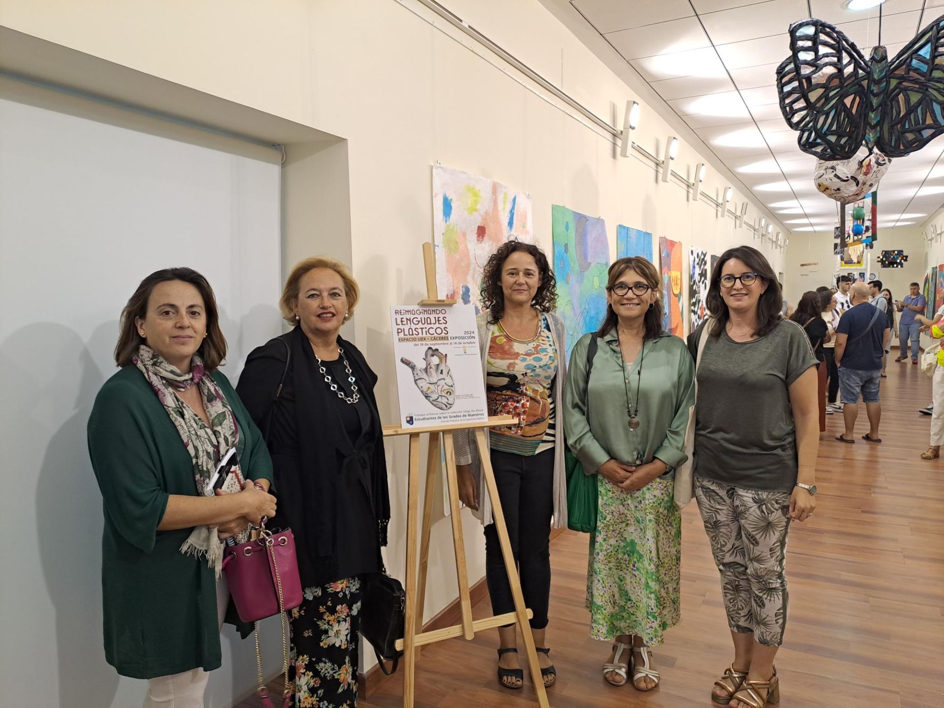 Inauguración de la muestra 'Reimaginando lenguajes plásticos' que puede verse en el espacio UEx. 