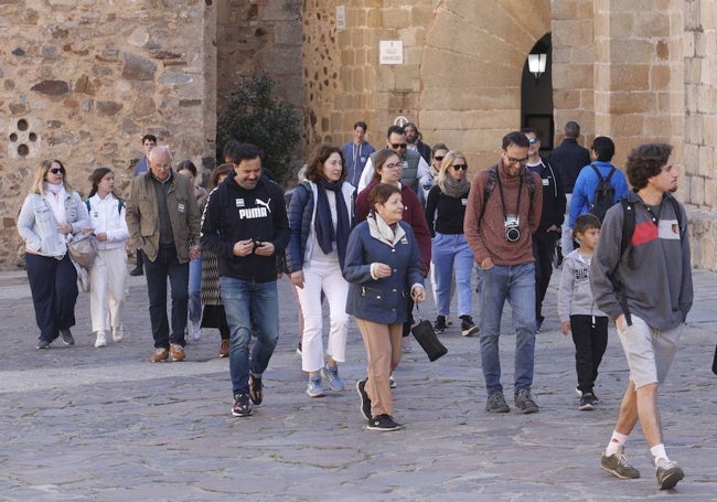 Grupo de turistas en Santa María, en una foto de archivo.