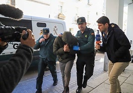 El párroco, a su llegada al juzgado de Don Benito el pasado 20 de febrero.