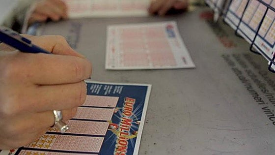 Tres acertantes de Euromillones se llevan más de 120.000 euros este martes