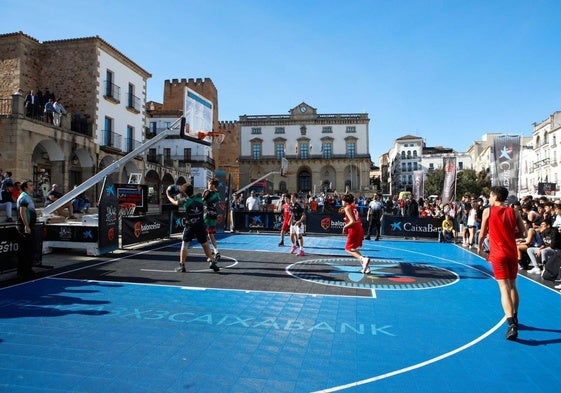 El circuito 3x3 de Caixabank cerró el curso en Cáceres.