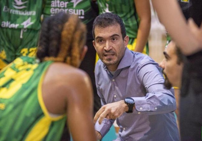 Jesús Sánchez, entrenador del Al-Qázeres.