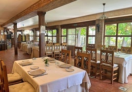 Comedor del restaurante Puerto del Emperador, en Aldeanueva de la Vera.