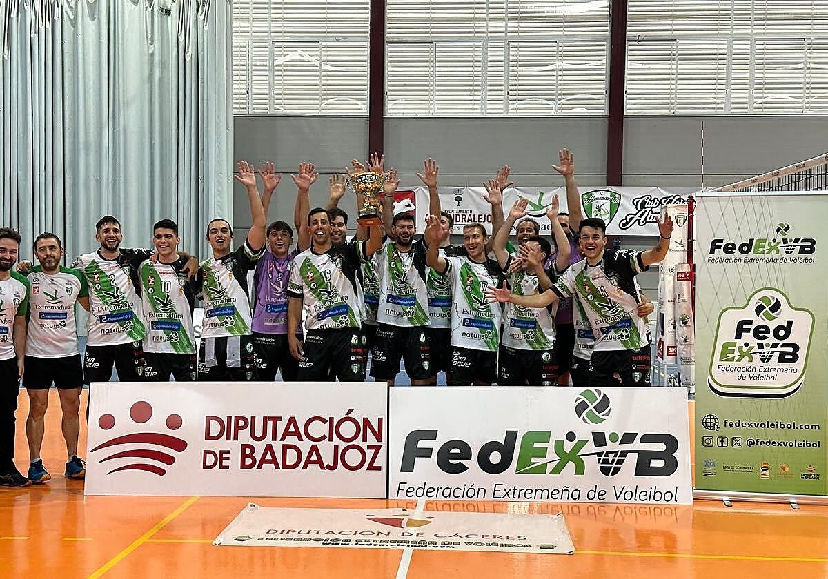 El CV Almendralejo tras ganar la Copa de Extremadura el pasado fin de semana.