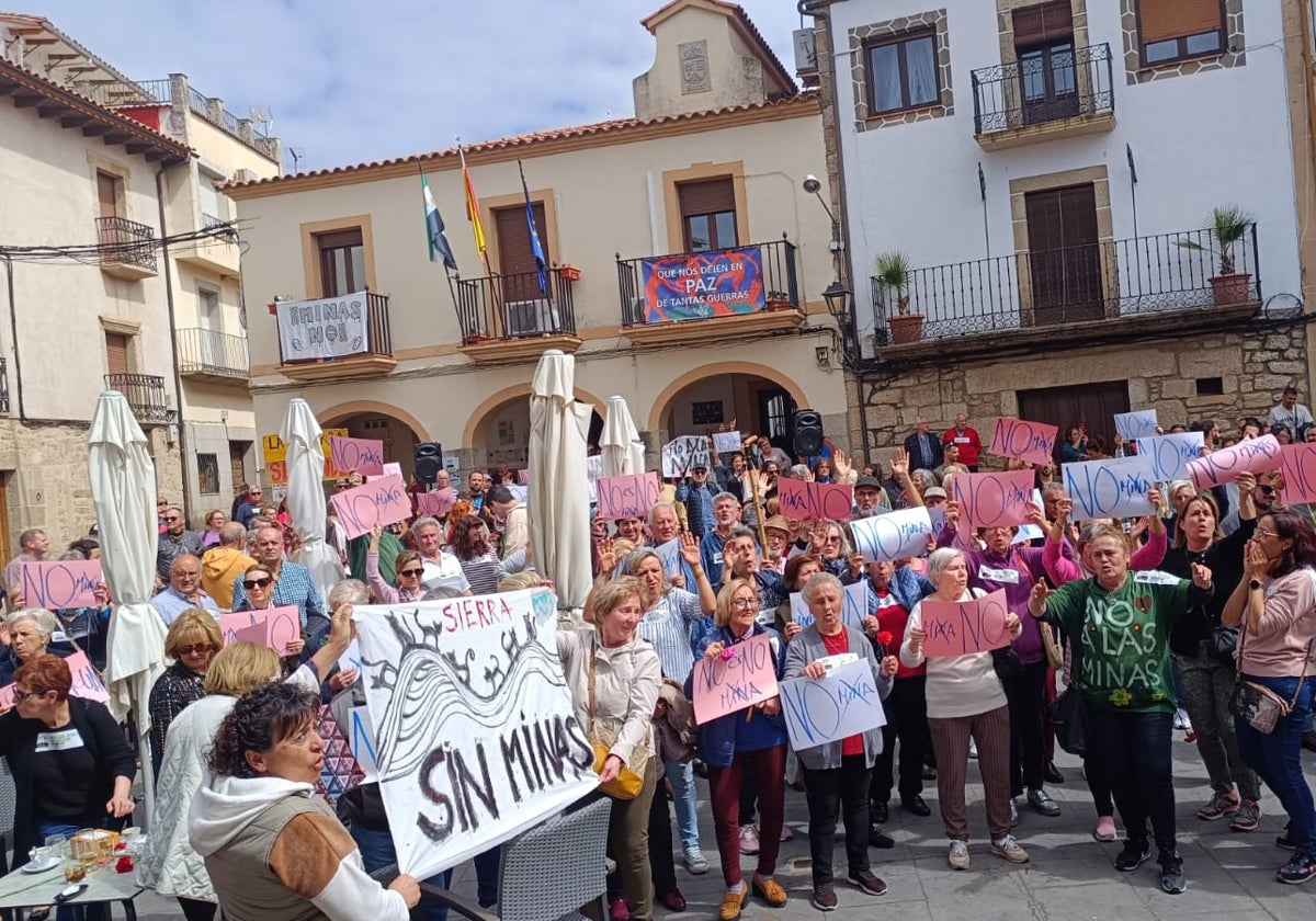 Gata presenta más de 10.000 alegaciones contra los proyectos mineros en su sierra