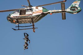 Fotos (II) | Así fue la exhibición de la Guardia Civil en Mérida