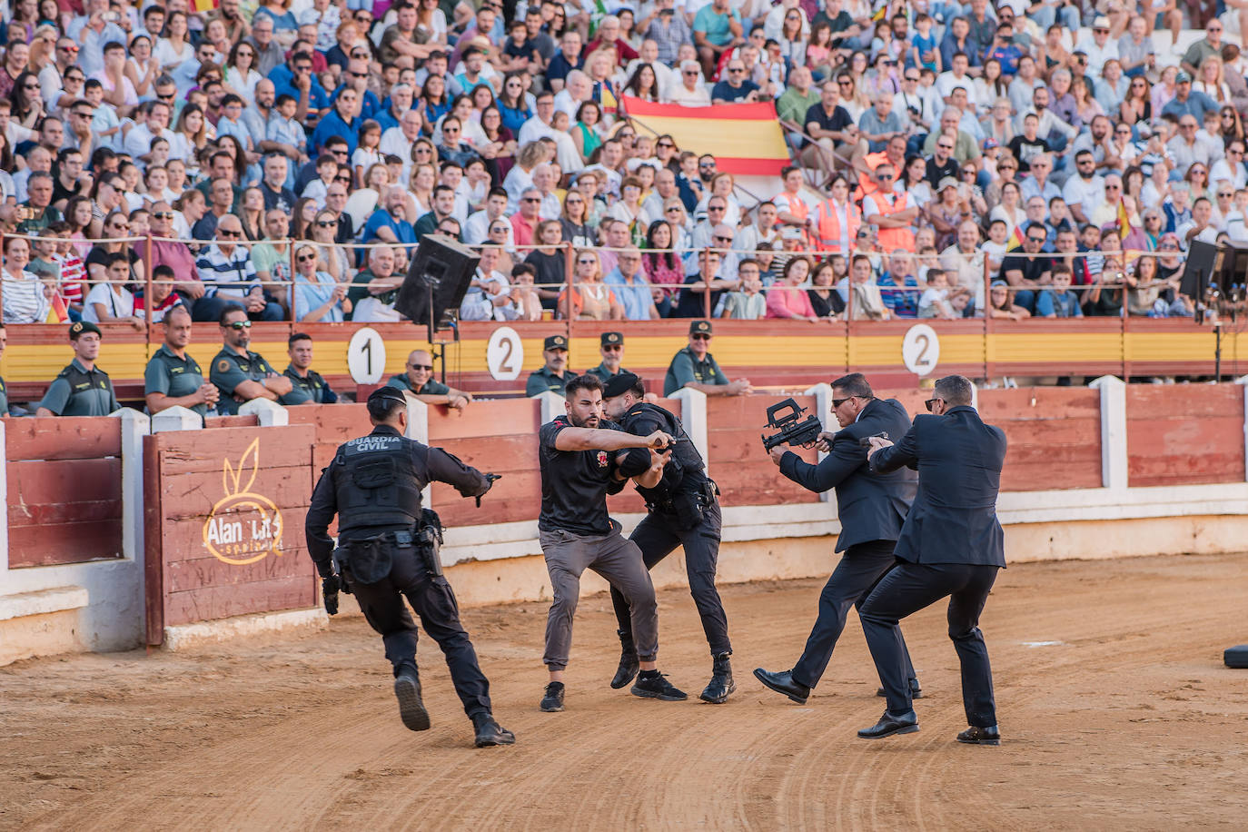 Fotos | Así fue la exhibición de la Guardia Civil en Mérida