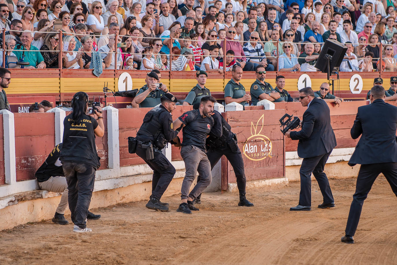 Fotos | Así fue la exhibición de la Guardia Civil en Mérida