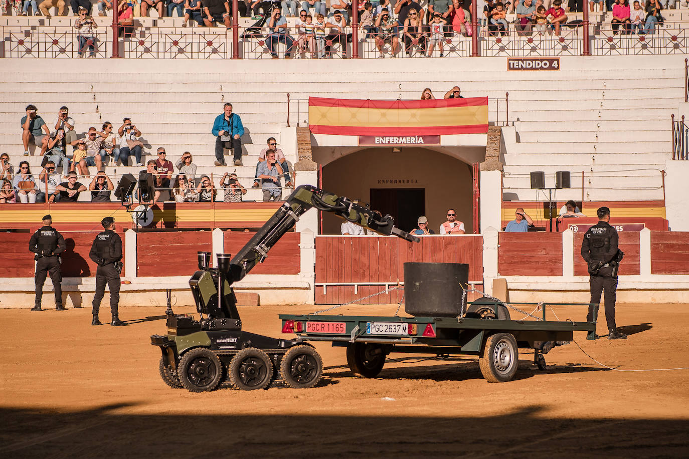 Fotos | Así fue la exhibición de la Guardia Civil en Mérida