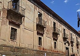 Fachada del Colegio de la Compañía de Jesús antes de la restauración.