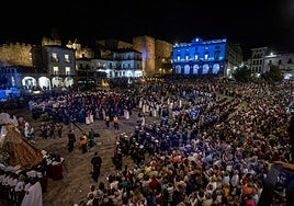 La Virgen de la Montaña, en la Plaza Mayor durante la procesión magna de este sábado.