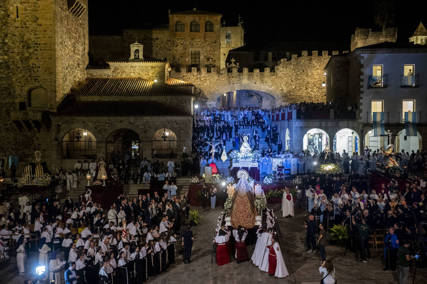 Procesión magna mariana en Cáceres, en imágenes (II)