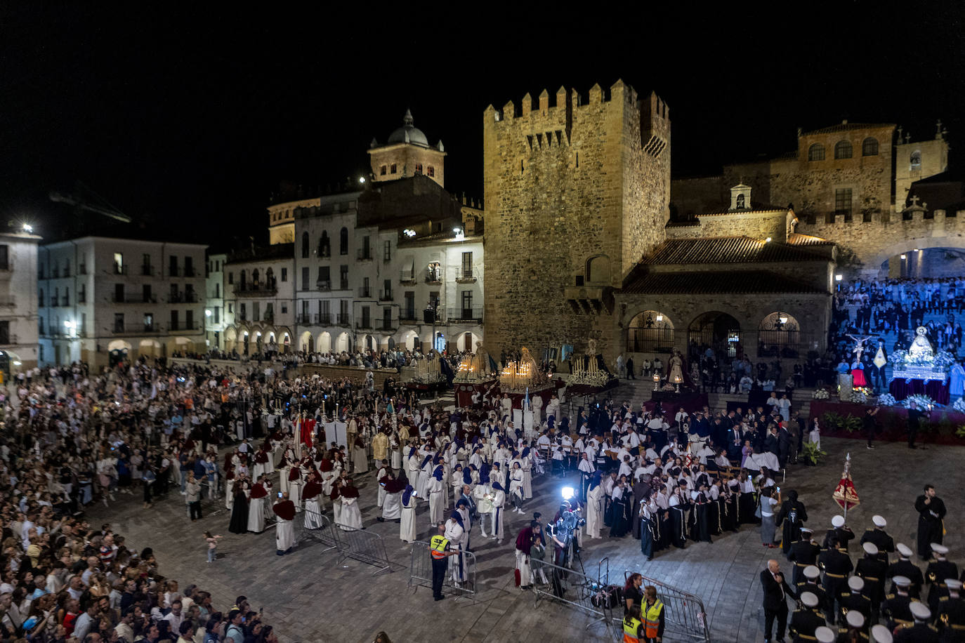 Procesión magna mariana en Cáceres, en imágenes (II)