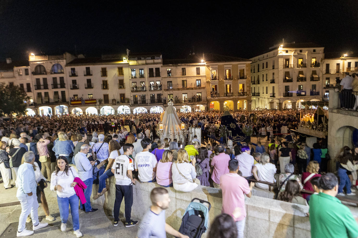 Procesión magna mariana en Cáceres, en imágenes (II)