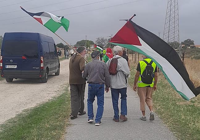 Marcha hacia la fábrica de armas de Navalmoral.