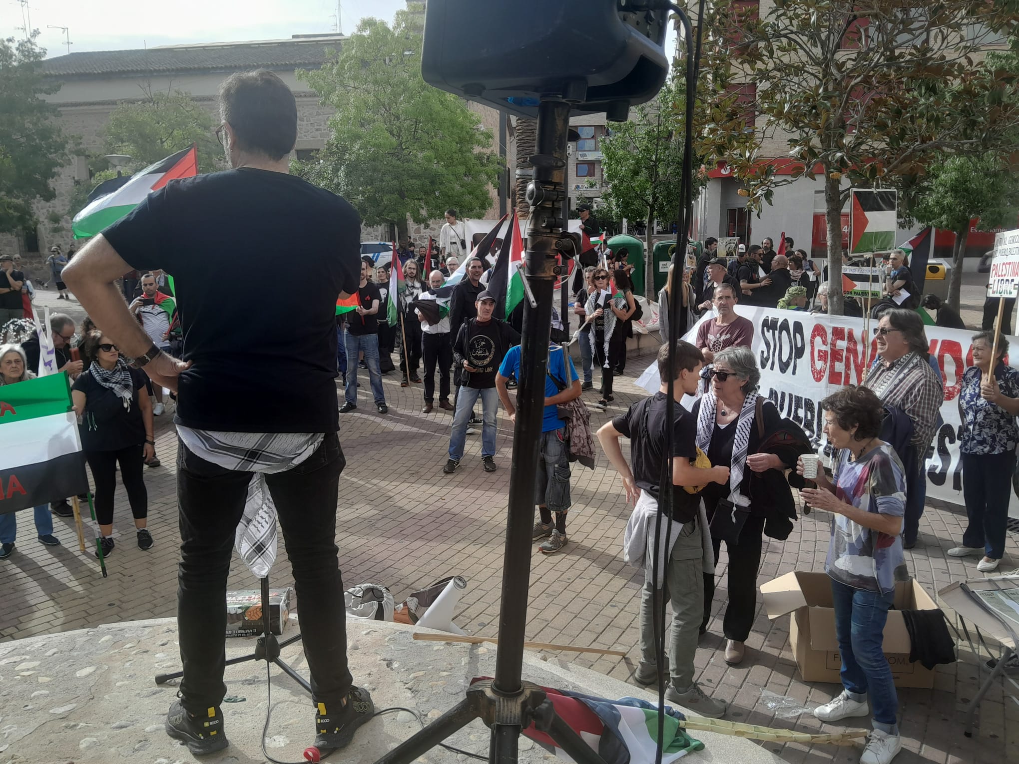 Fotos | Así ha sido la protesta en Navalmoral contra las armas y el «genocidio» en Palestina