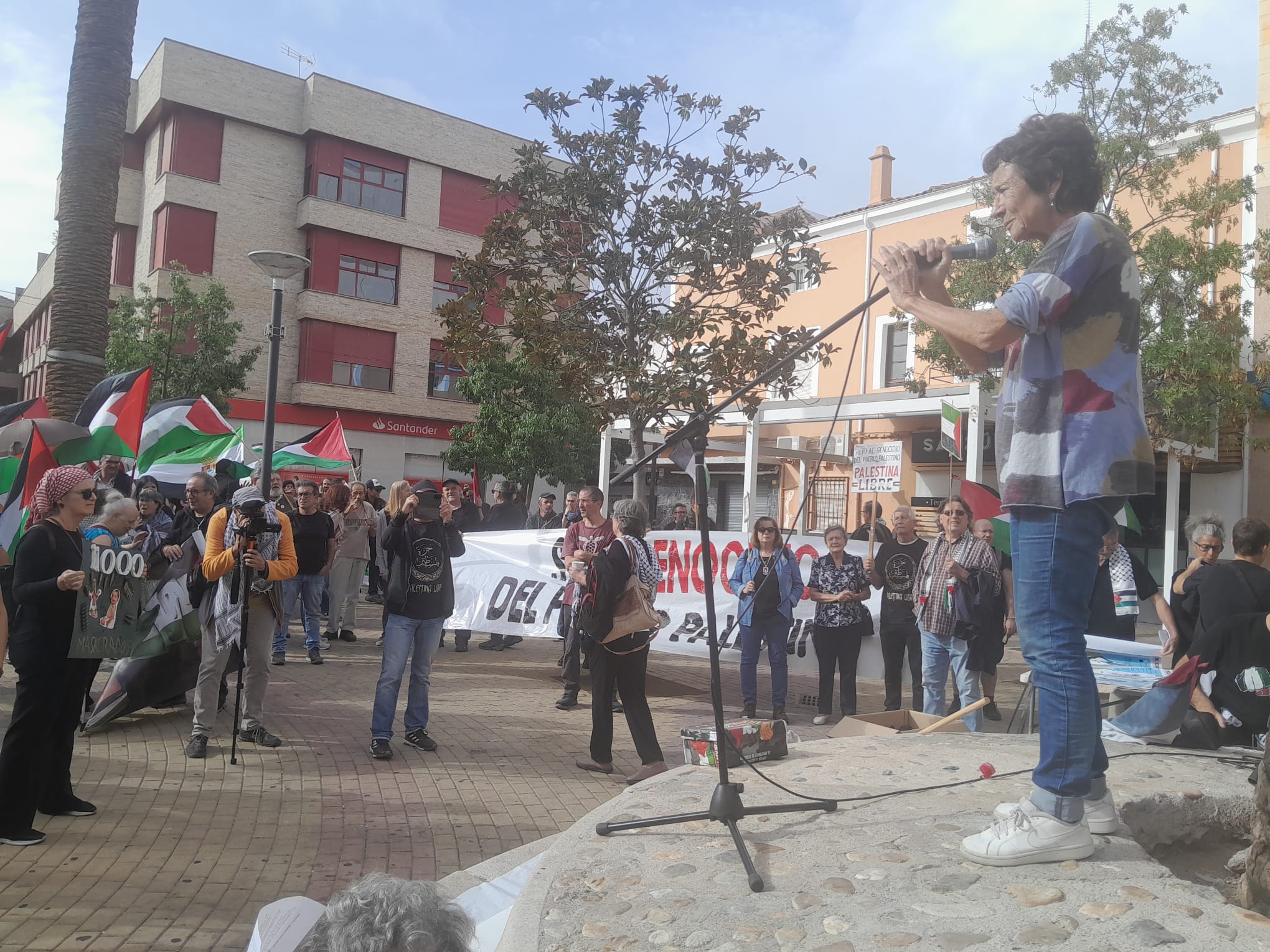 Fotos | Así ha sido la protesta en Navalmoral contra las armas y el «genocidio» en Palestina