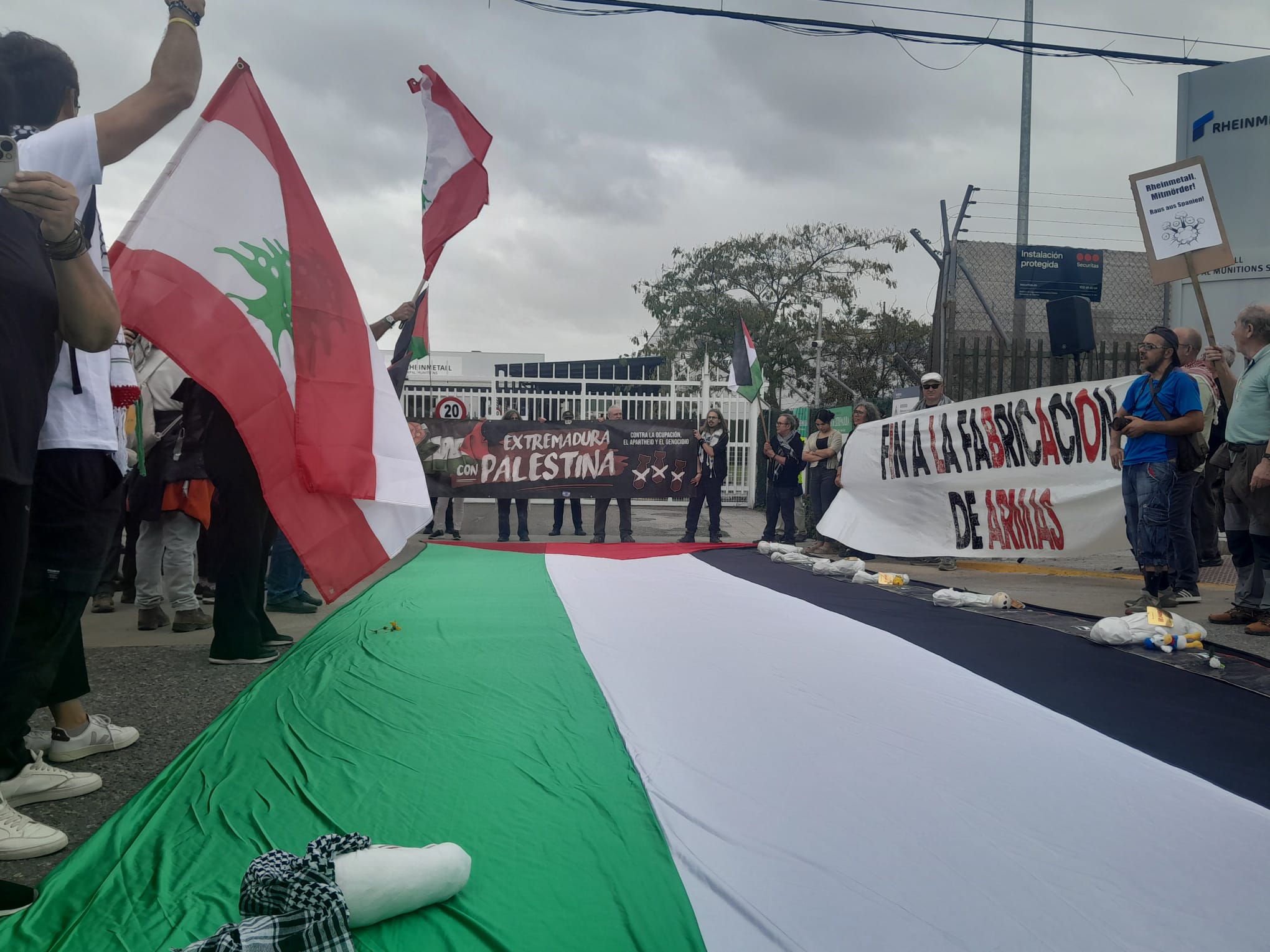Fotos | Así ha sido la protesta en Navalmoral contra las armas y el «genocidio» en Palestina