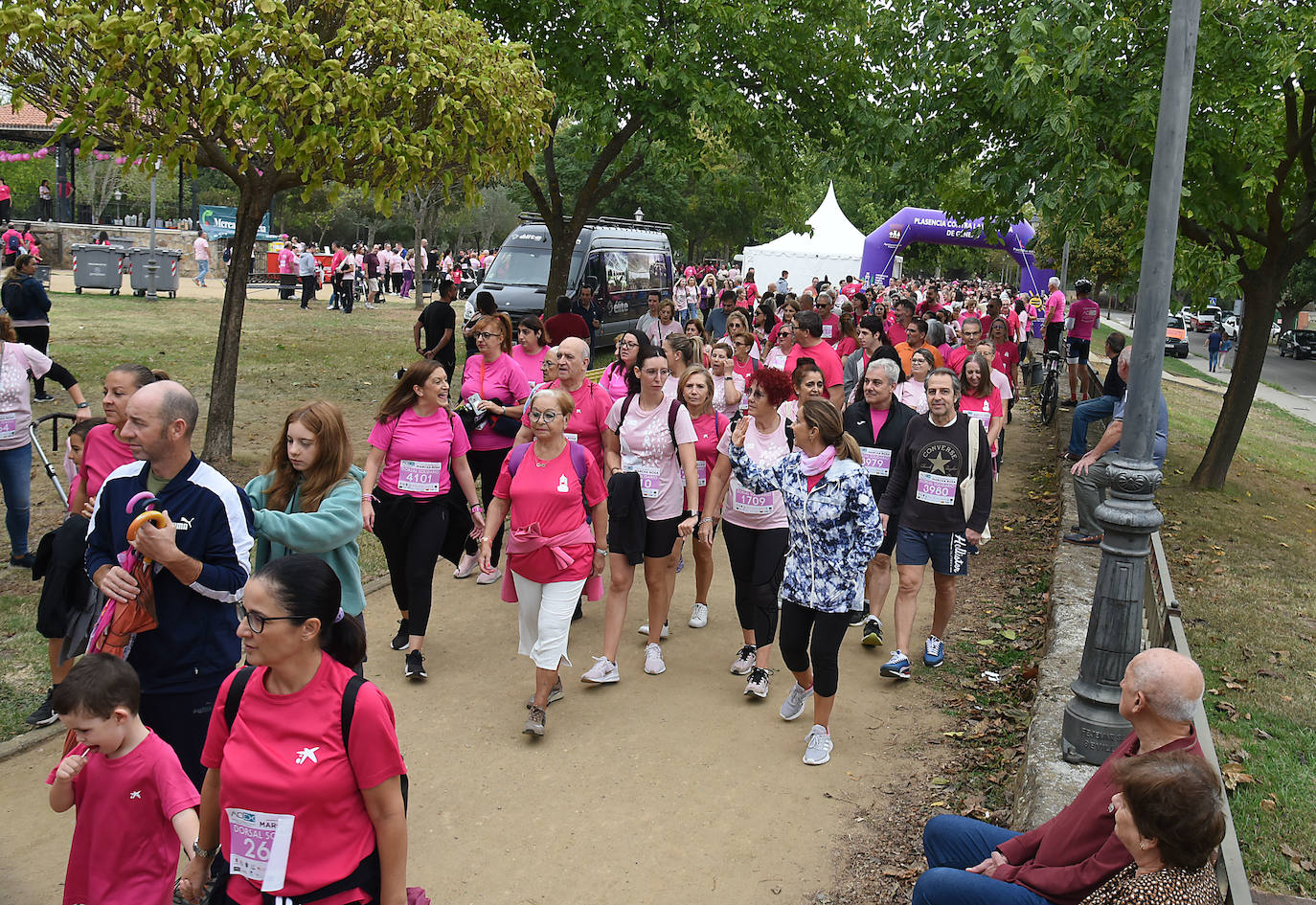 La marcha rosa de Plasencia, en imágenes