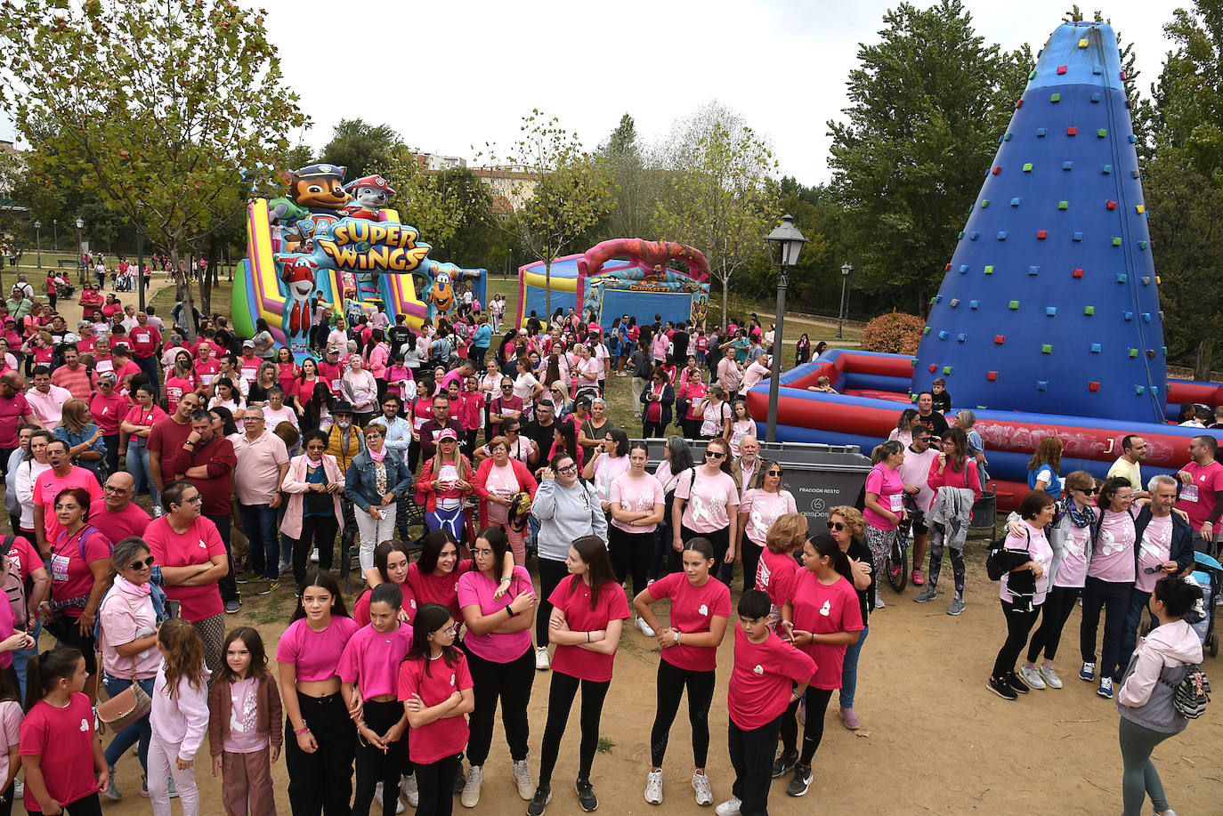 La marcha rosa de Plasencia, en imágenes