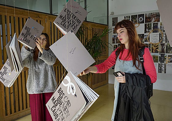 La exposición de el Bosque Marcado en la Facultad de Documentación y Comunicación.