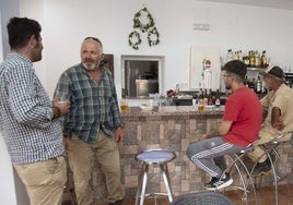 Bar en El Carrascalejo, una de las localidades extremeñas con menos de 500 habitantes.