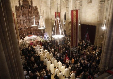 Lleno en Santa María durante la misa pontifical que cierra el Centenario de la patrona de Cáceres