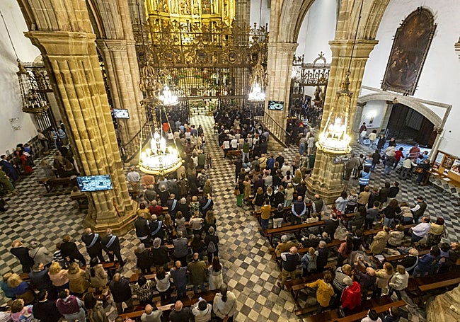 Un momento de la misa celebrada a las 13 horas.