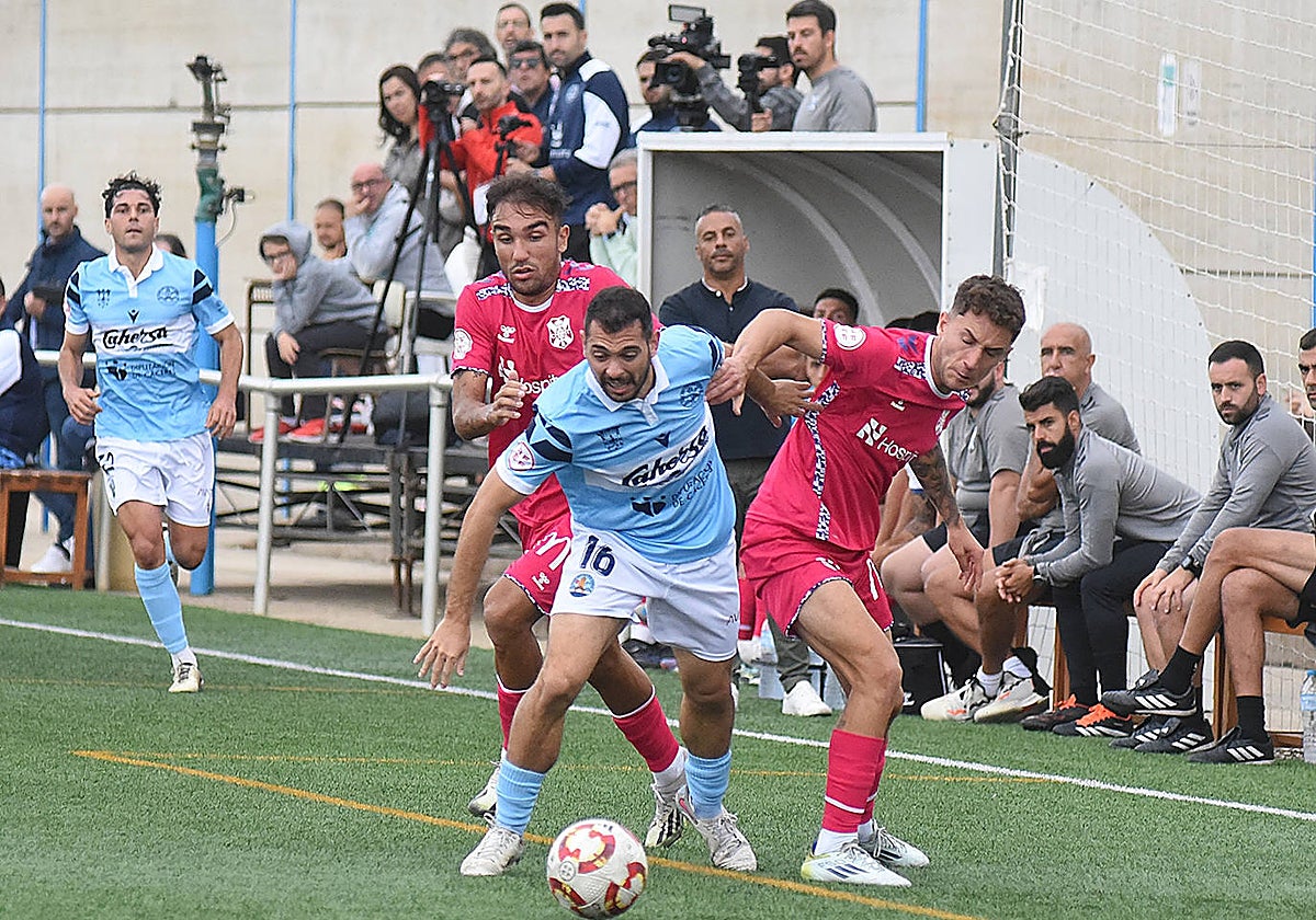 Chavalés durante el partido del Coria ante el Tenerife B.
