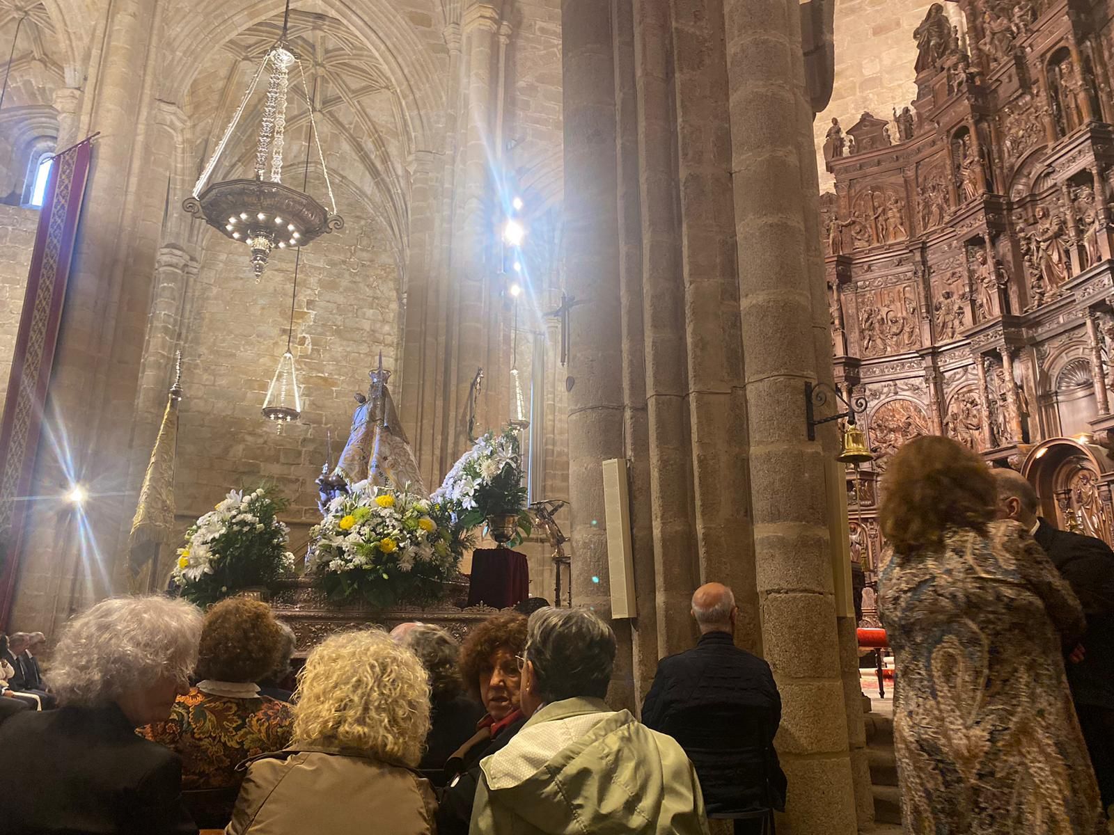 La misa pontifical por el Centenario de la patrona de Cáceres, en imágenes