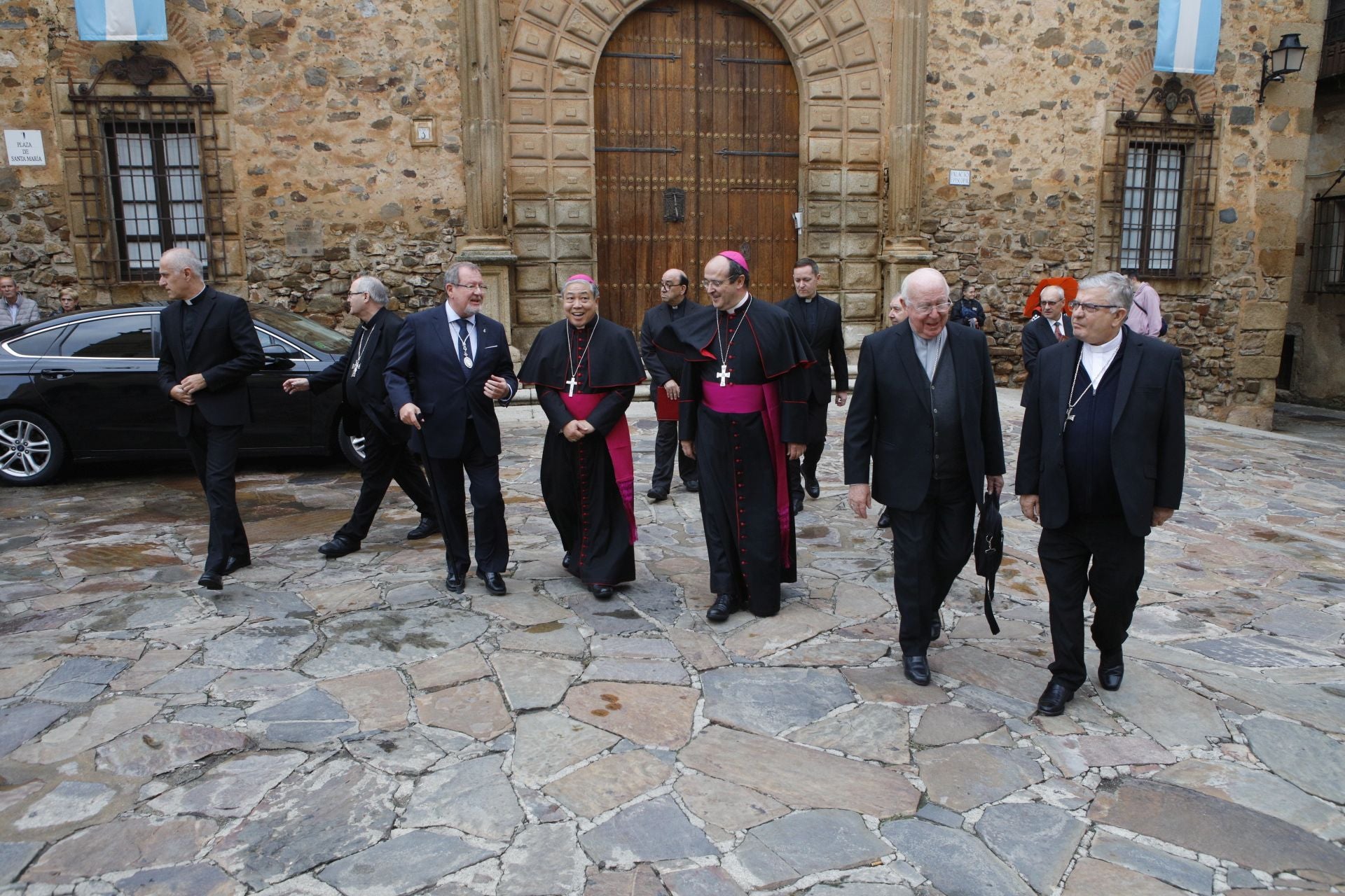 La misa pontifical por el Centenario de la patrona de Cáceres, en imágenes