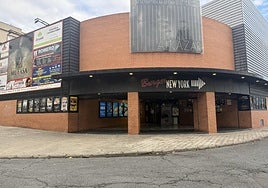 Aspecto actual del Multicines Alkázar, donde el pasado sábado cedió el falso techo de una sala.