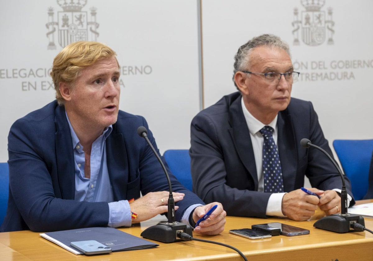 El alcalde, Ignacio Gragera, ayer junto al delegado del Gobierno José Luis Quintana.