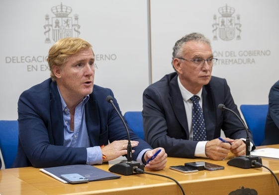 El alcalde, Ignacio Gragera, ayer junto al delegado del Gobierno José Luis Quintana.