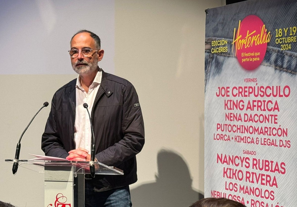 Francisco Palomino, secretario general de Cultura, ayer, en Cáceres, en la presentación del Festival de Horteralia.