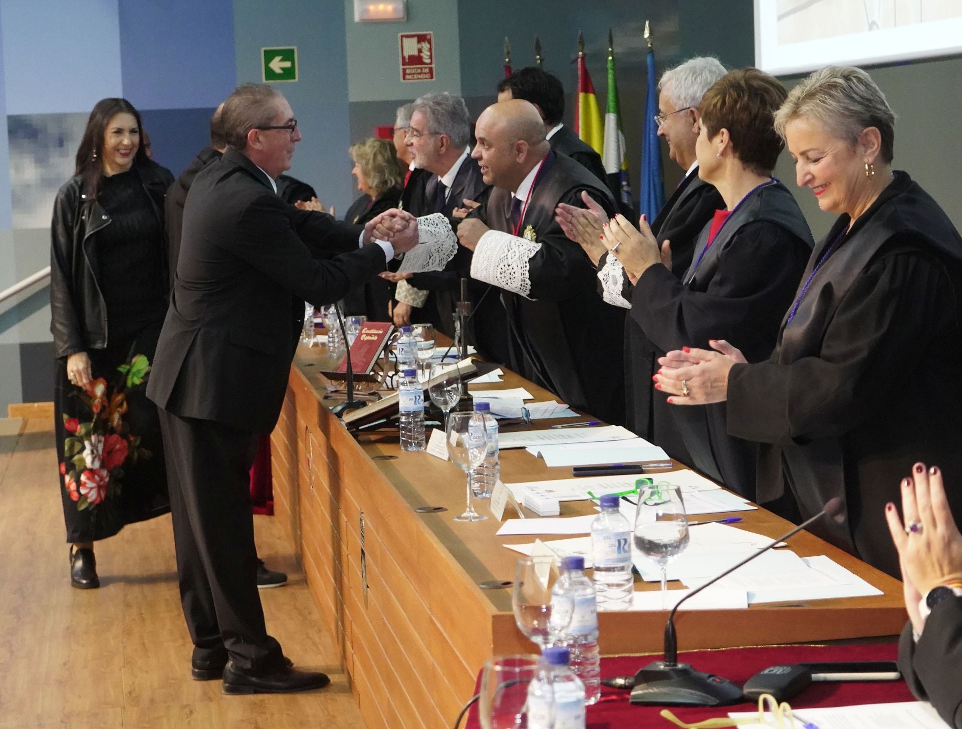 Fotos | Entrega de medallas a abogados veteranos en Badajoz