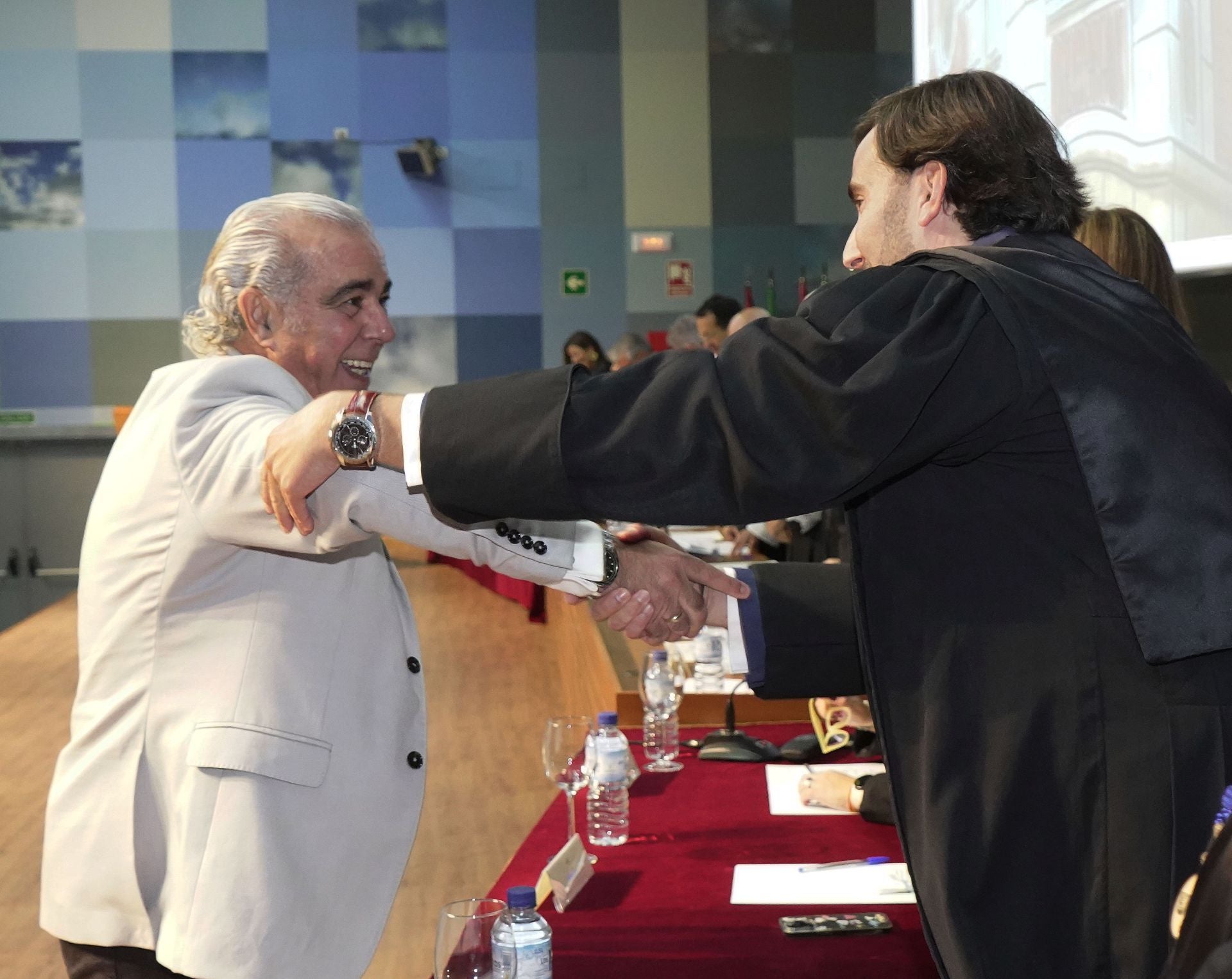 Fotos | Entrega de medallas a abogados veteranos en Badajoz