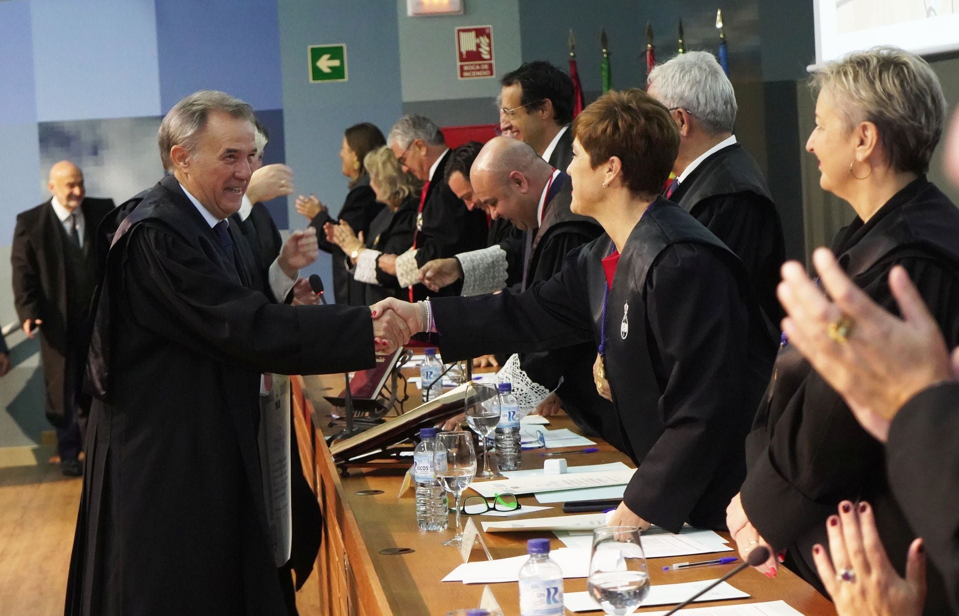 Fotos | Entrega de medallas a abogados veteranos en Badajoz