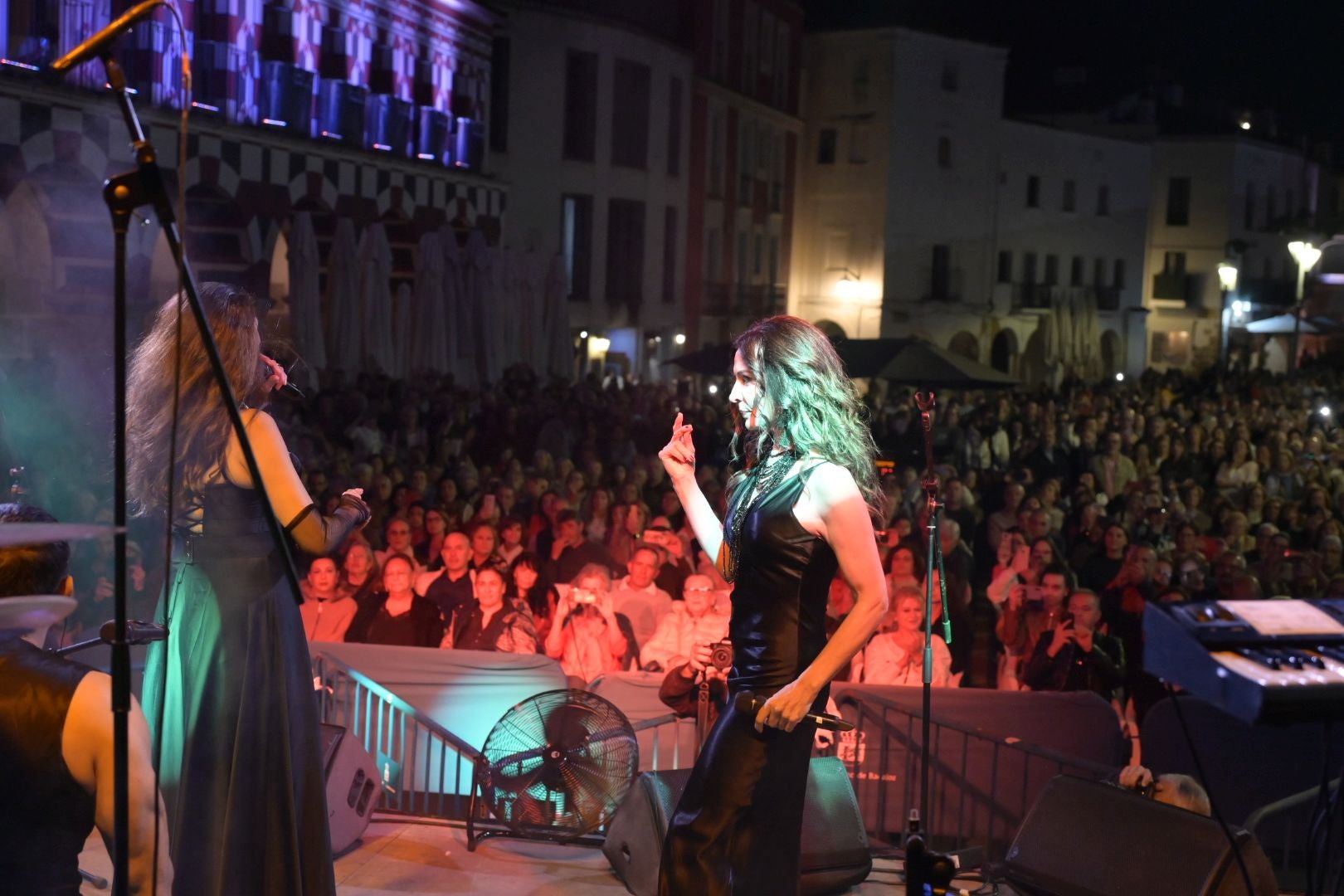 Fotos | Las mejores imágenes del concierto de Azúcar Moreno en Badajoz