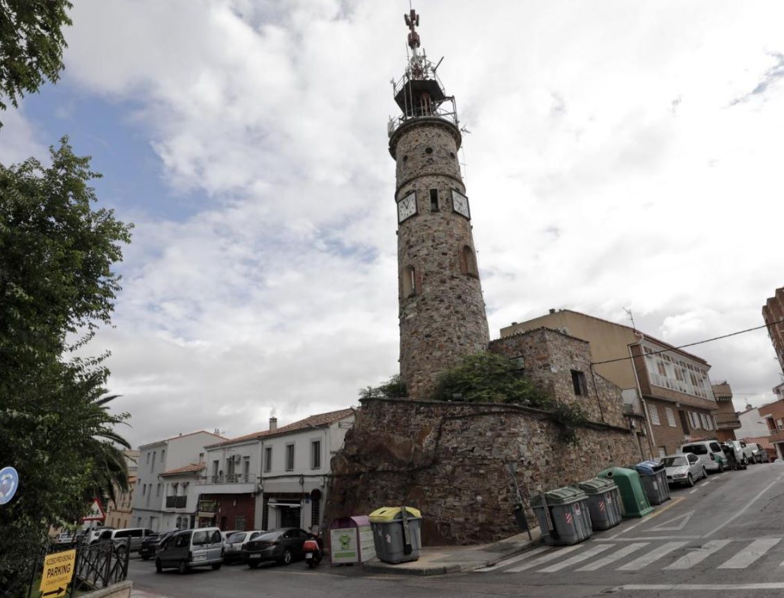 La Torre del Trabajo la construyó en 1933 por encargo del alcalde Antonio Canales.