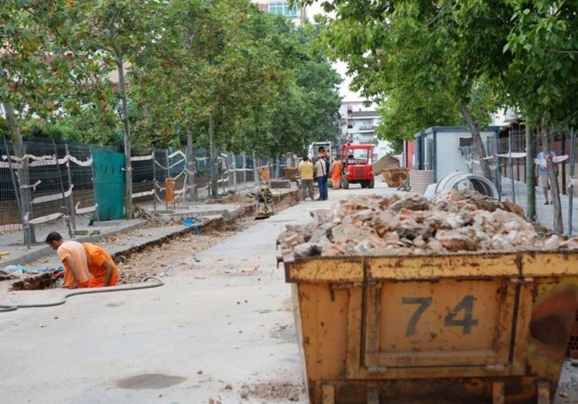 Obras de mejora de la red en la calle Juan XXIII, el pasado verano.