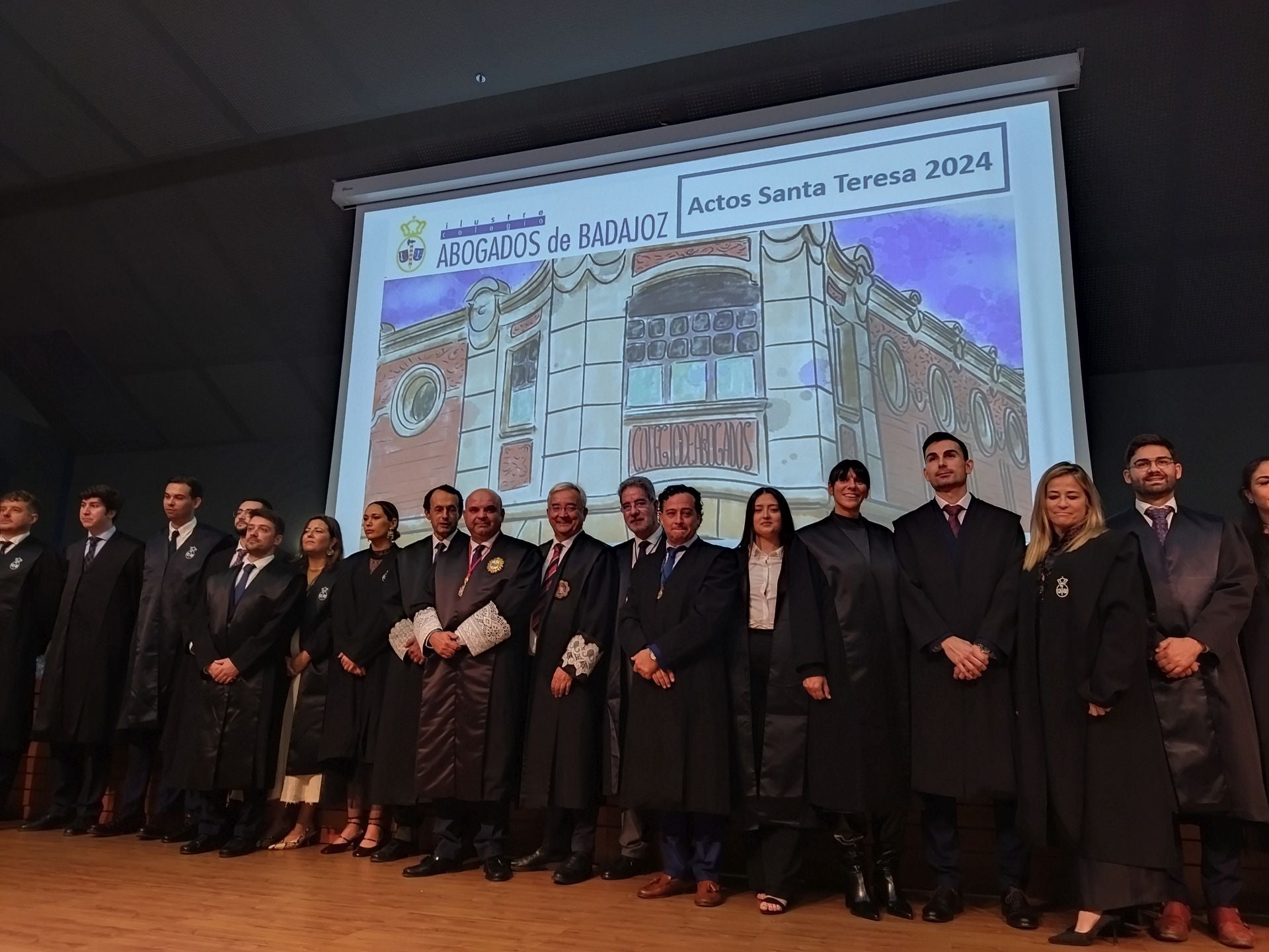 Fotos | Entrega de medallas a abogados veteranos en Badajoz