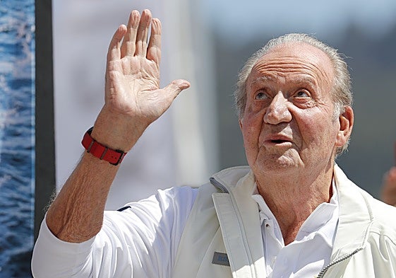 Don Juan Carlos peina canas. Y se nota